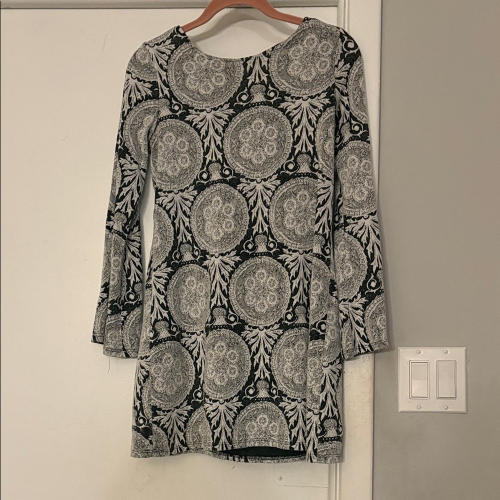 Elegant Black and White Patterned Short Dress